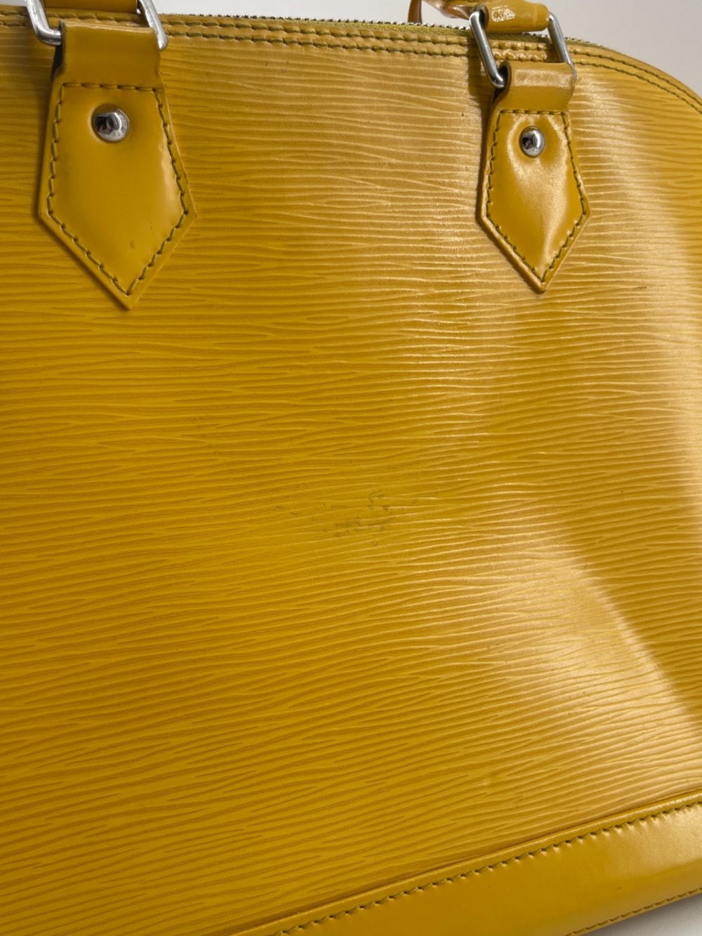 Louis Vuitton Alma Epi Leather - Picture 6 of 14